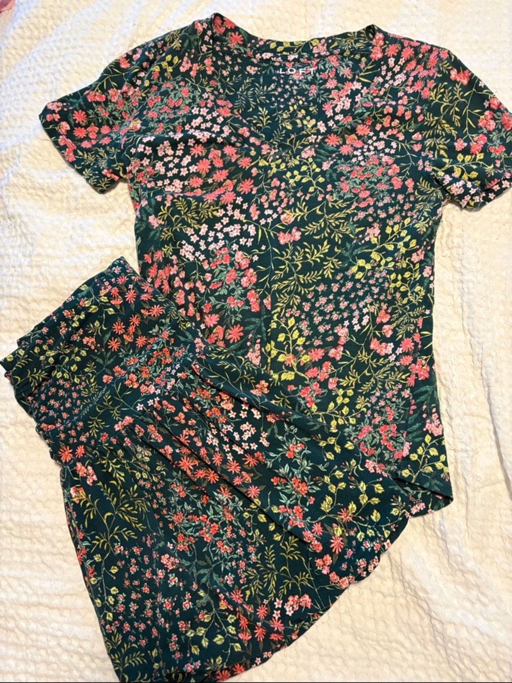 Loft women’s shirt and skirt excellent condition